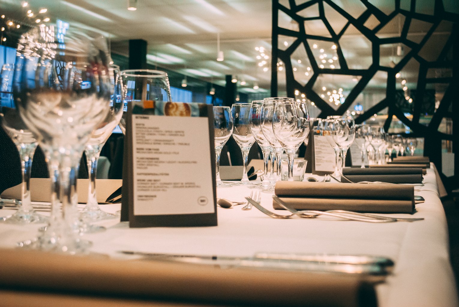 Tischarrangement für Hochzeit am Bodensee im DO-X Restaurant